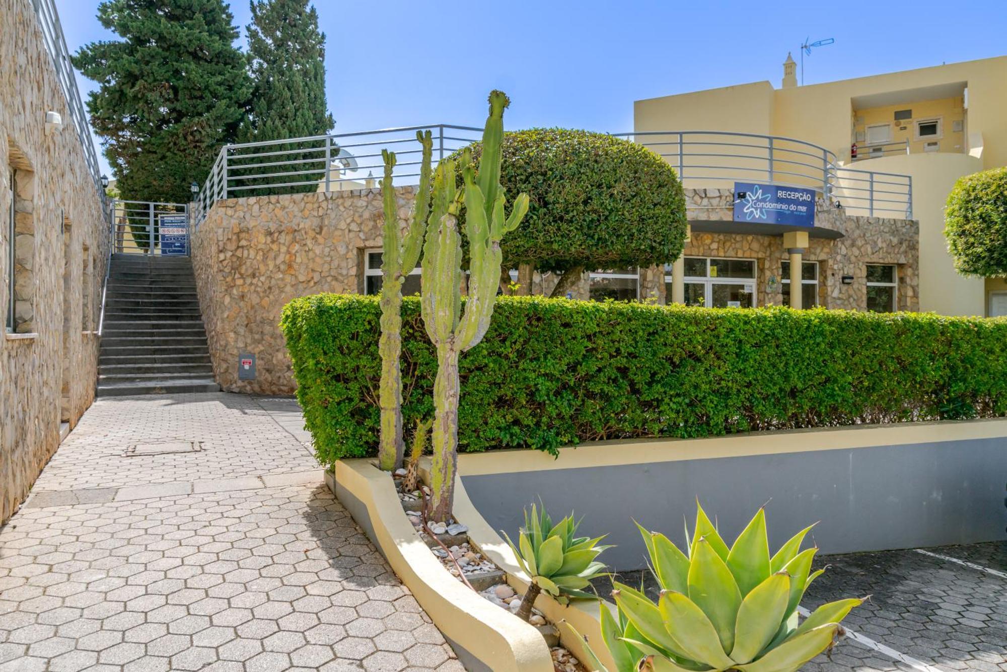 Lagos-Piscine Et Mer- Condominio Do Mar Exterior photo